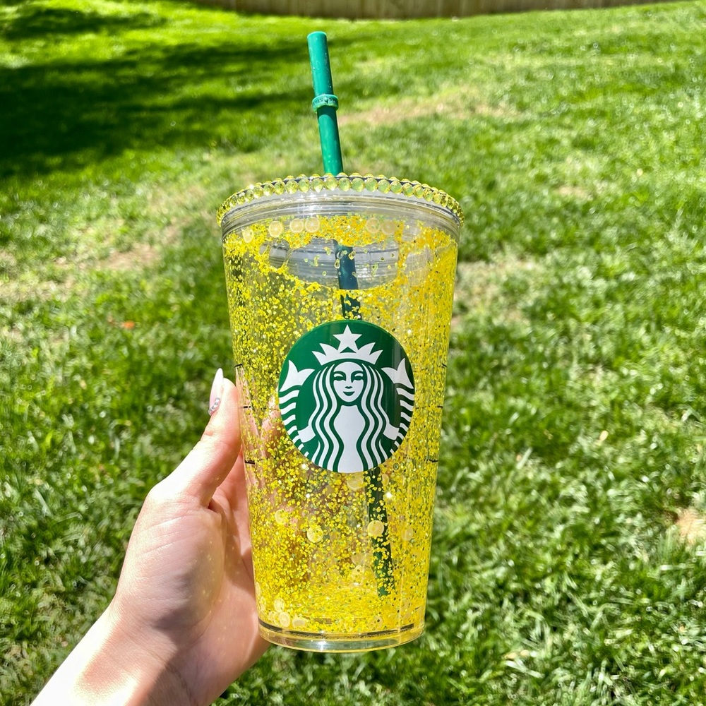Starbucks lemonade refresher🍋